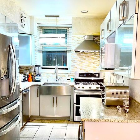Lga Airport 3 Mins, 3 Bedroom Duplex House, Parking And Private Backyard, 9Mins Subway! ニューヨーク エクステリア 写真