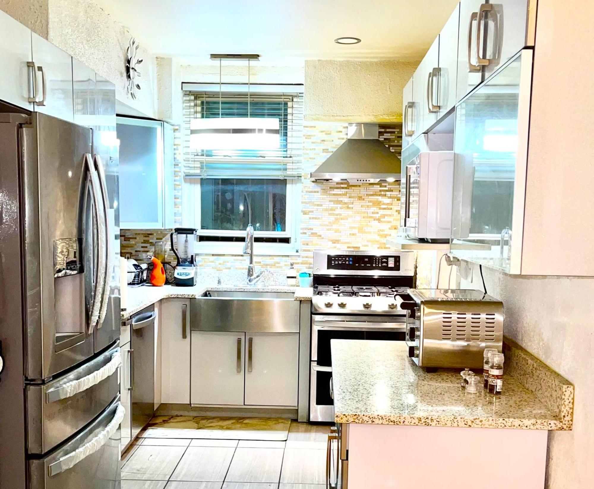 Lga Airport 3 Mins, 3 Bedroom Duplex House, Parking And Private Backyard, 9Mins Subway! ニューヨーク エクステリア 写真